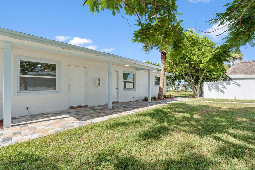 Photo of 662 Granada Street, Fort Pierce, FL 34949 (MLS # B26003022)