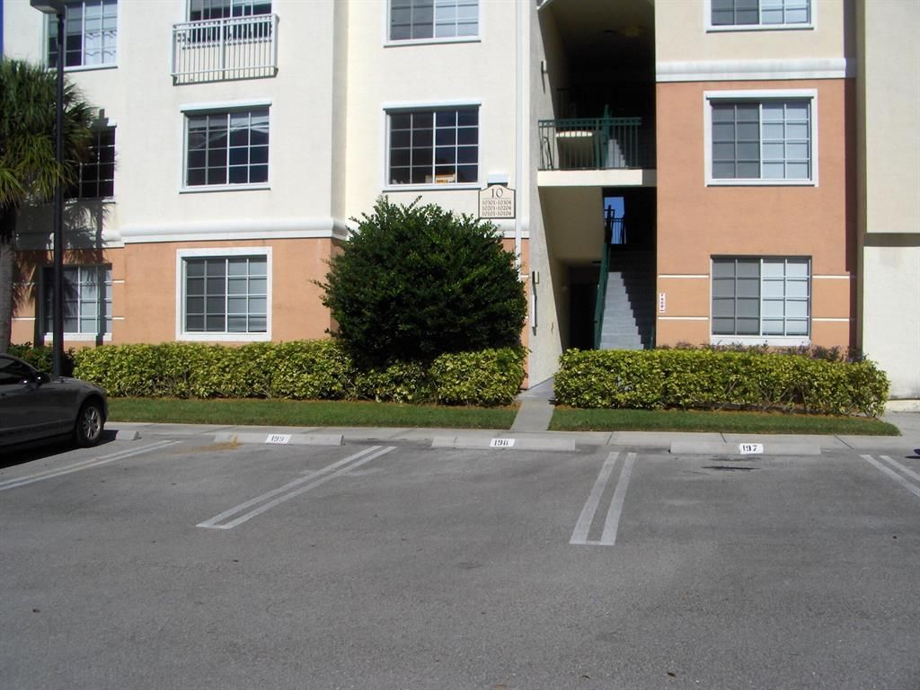 Photo of 10101 W Myrtlewood Circle Cir, Palm Beach Gardens, FL 33418 (MLS # R10759032)