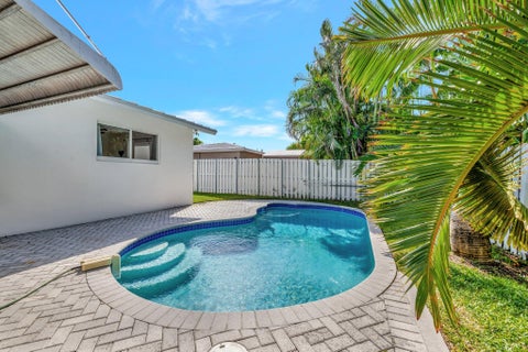 Tiny photo for 613 NE 25TH Avenue, Pompano Beach, FL 33062 (MLS # B26083750)