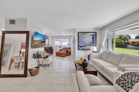 Tiny photo for 613 NE 25TH Avenue, Pompano Beach, FL 33062 (MLS # B26083750)