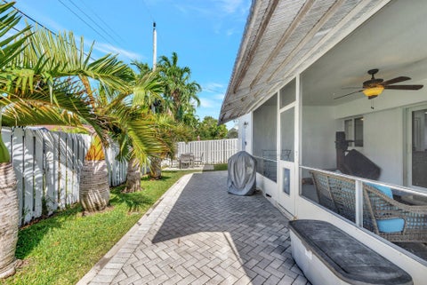 Tiny photo for 613 NE 25TH Avenue, Pompano Beach, FL 33062 (MLS # B26083750)
