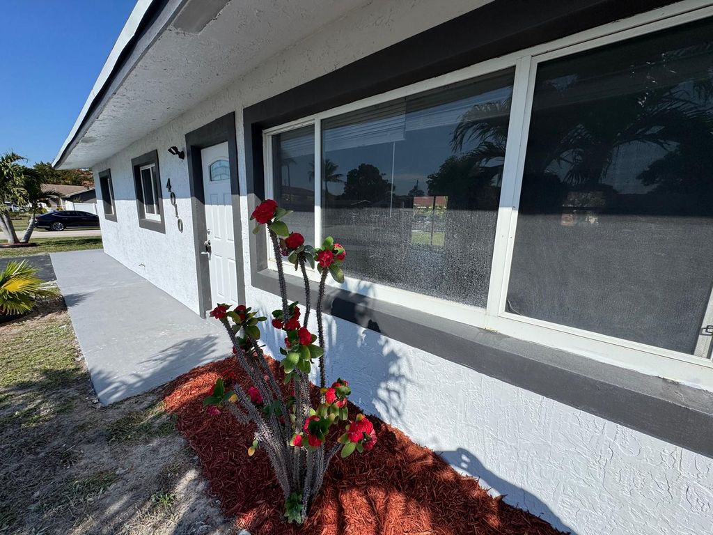 Photo of 4010 NE 6th Avenue, Deerfield Beach, FL 33064 (MLS # B26007021)