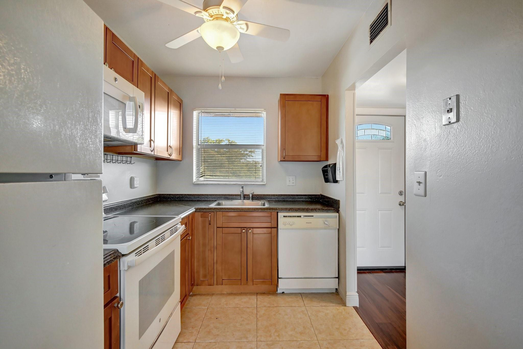 SUNRISE LAKES 38 CONDO - Residential Lease