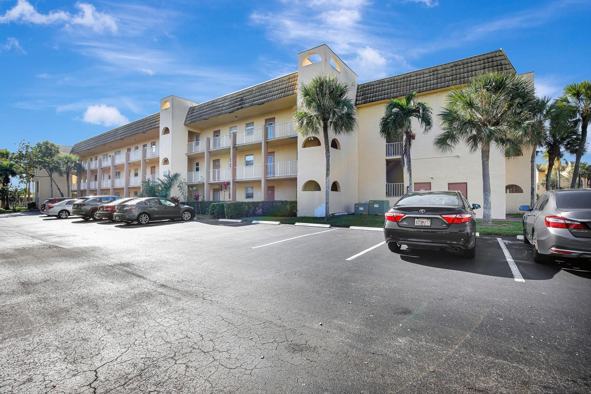 SUNRISE LAKES 38 CONDO - Residential Lease