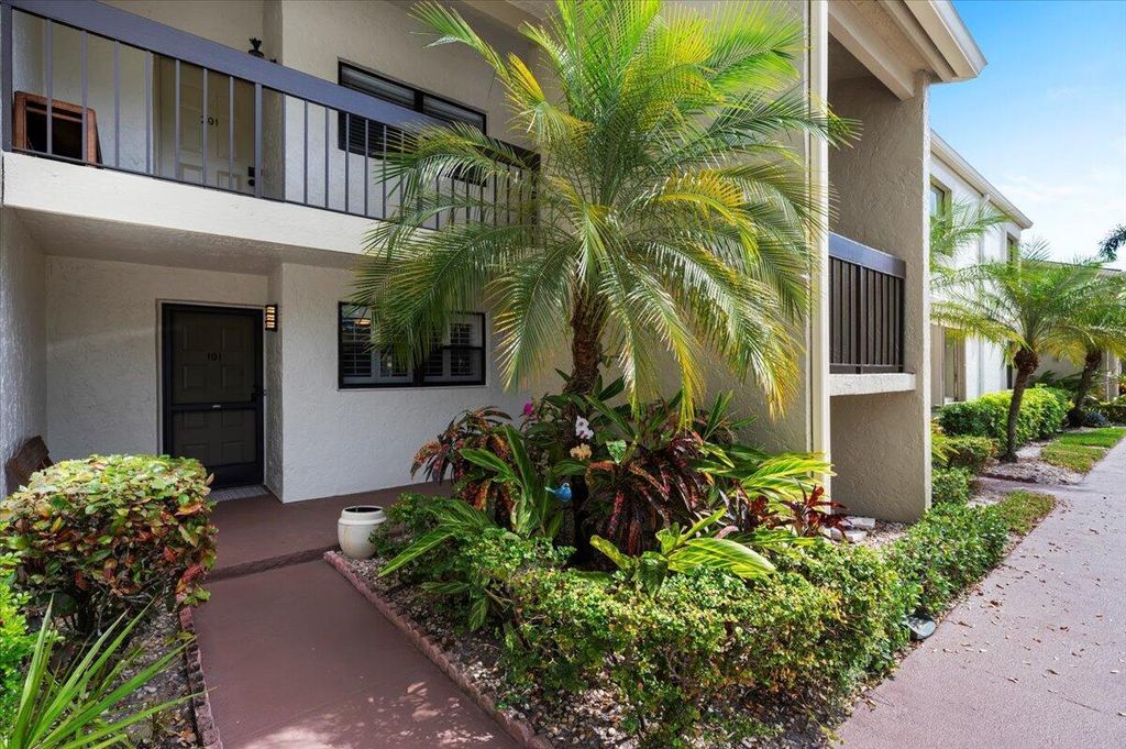 Photo of 12926 Briarlake Drive #101, Bldg B, Palm Beach Gardens, FL 33418 (MLS # R10962925)