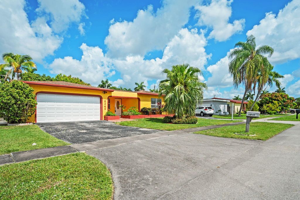 Photo of 4245 NW 115th Avenue, Sunrise, FL 33323 (MLS # B26033313)