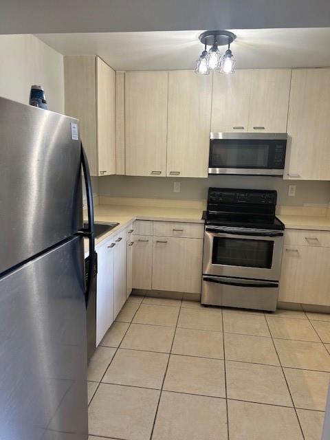 701 N Pine Island Rd 102