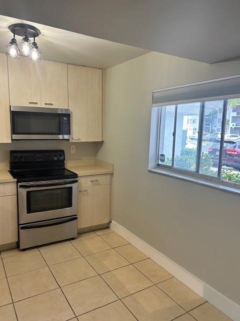 701 N Pine Island Rd 102