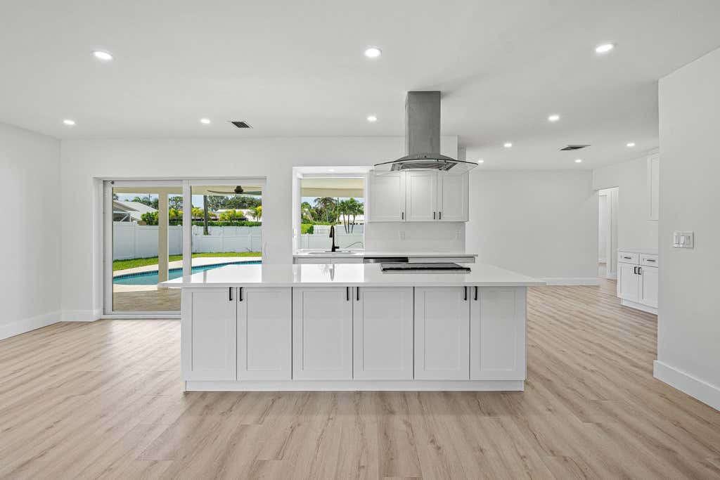 Photo of 970 SW 7TH Street, Boca Raton, FL 33486 (MLS # B26057518)
