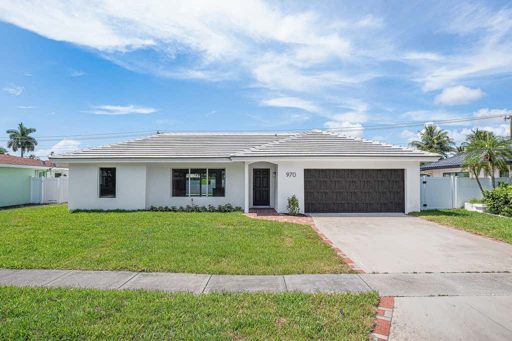 Photo of 970 SW 7TH Street, Boca Raton, FL 33486 (MLS # B26057518)