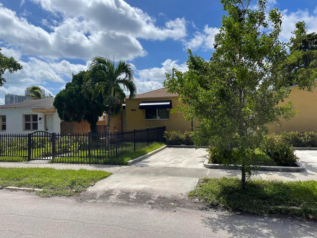 Photo of 1954 BUCHANAN Street #FR, Hollywood, FL 33020 (MLS # B26056961)