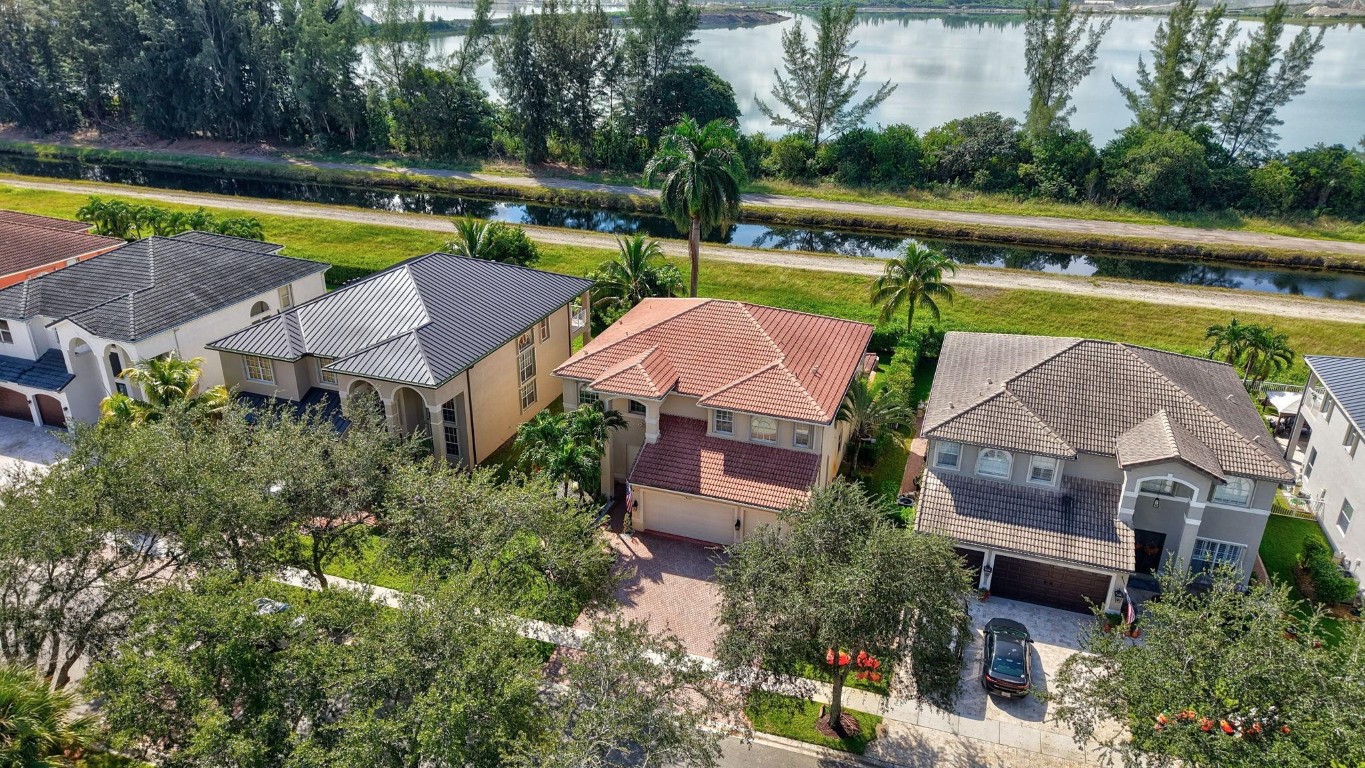 Sunset Lakes - Residential