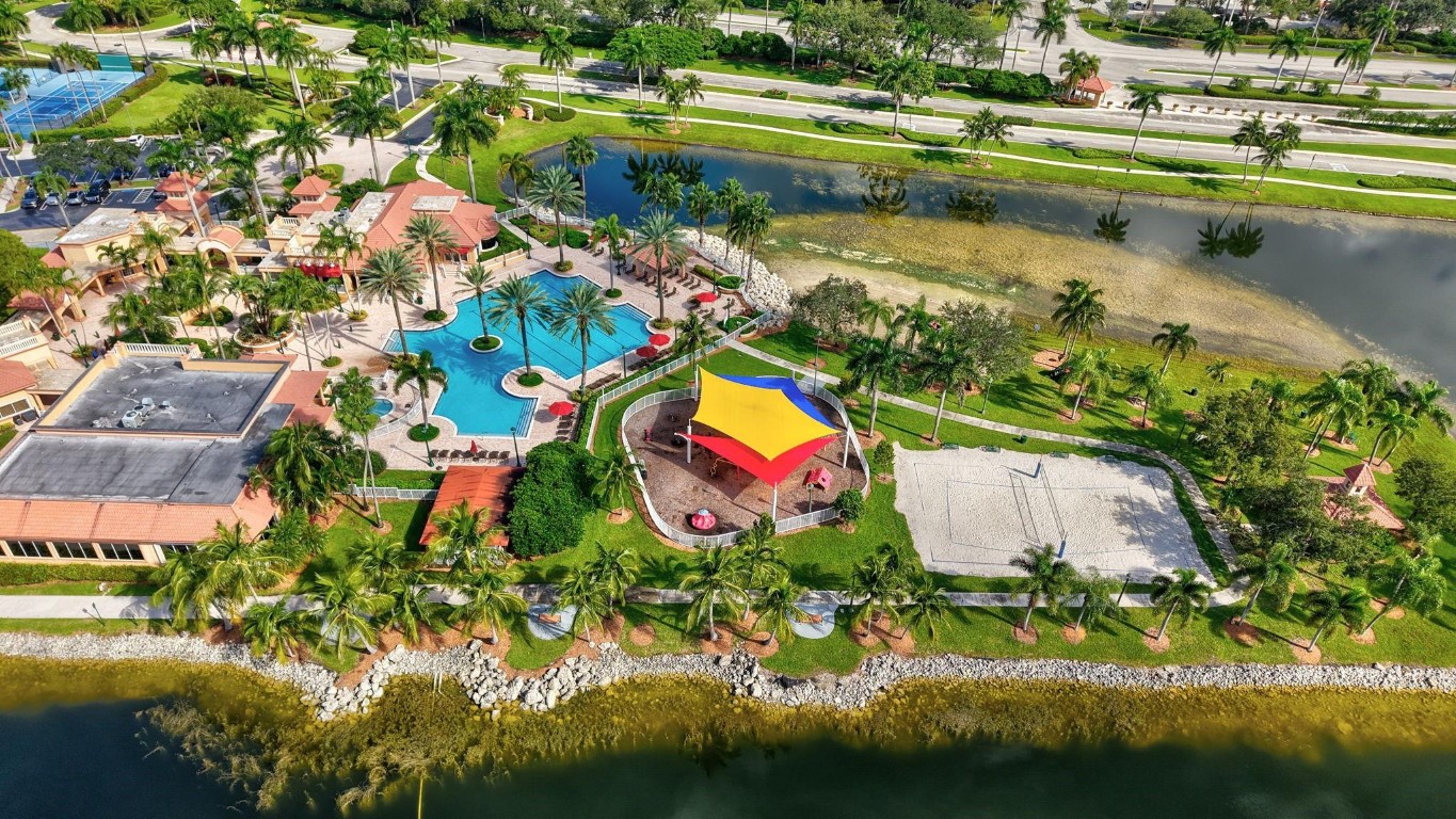 Sunset Lakes - Residential