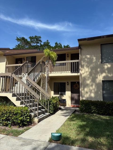 CORNER UNIT, LOTS OF LIGHT. RECENTLY RENOVATED BATHROOMS AND UPDATED KITCHEN. CERAMIC FLOORS.WASHER AND DRYER IN THE UNITACROSS THE STREET FROM THE YMCA, GRADE A SCHOOLS, CLOSE TO SHOPPING AREA AND A 8 MINUTE DRIVE TO THE BOCA TOWN MALL