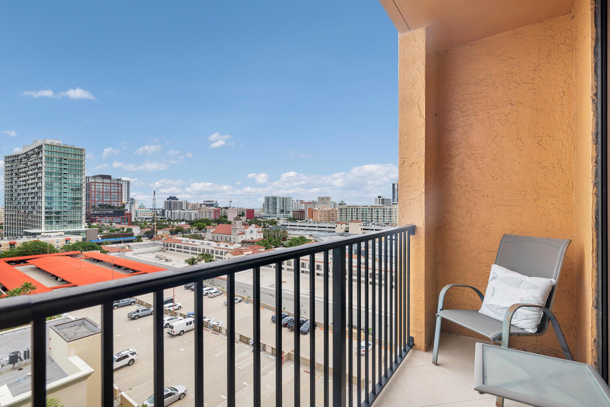 TOWER CONDO AT CITYPLACE - Residential