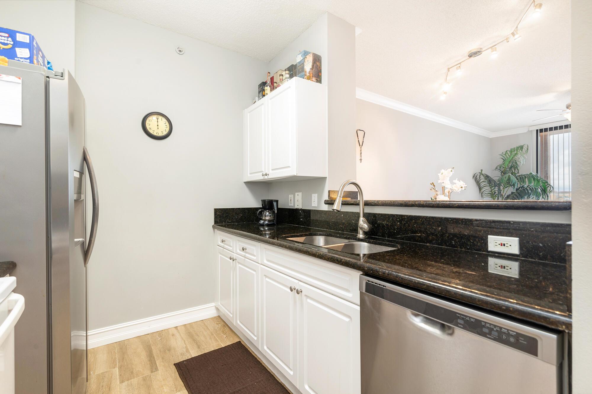 TOWER CONDO AT CITYPLACE - Residential