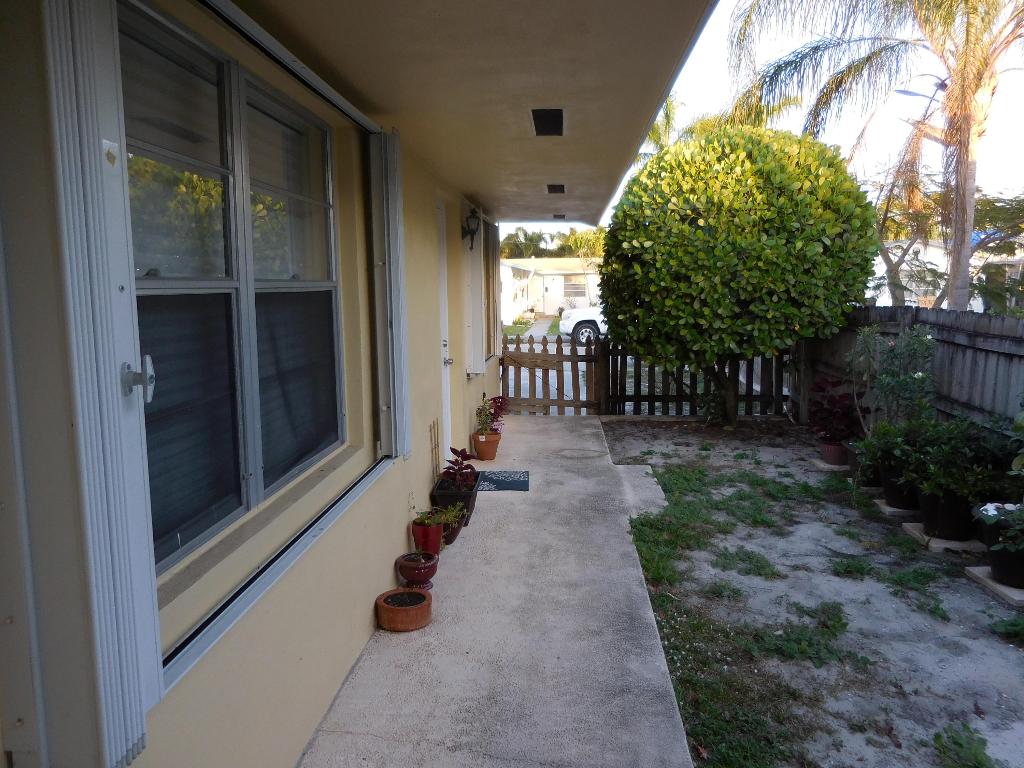 NORTH LAKE WORTH - Residential Income