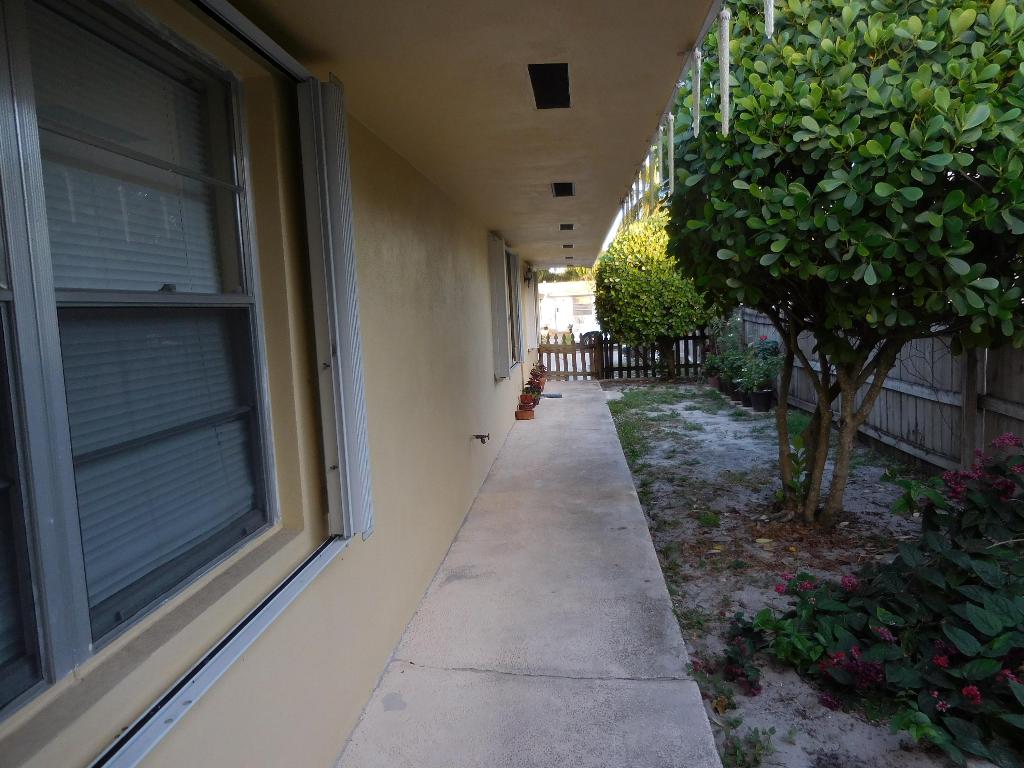 NORTH LAKE WORTH - Residential Income