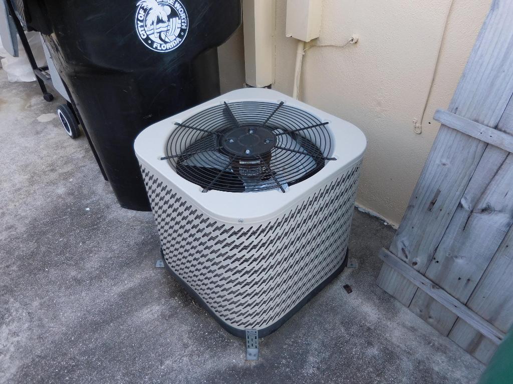 NORTH LAKE WORTH - Residential Income