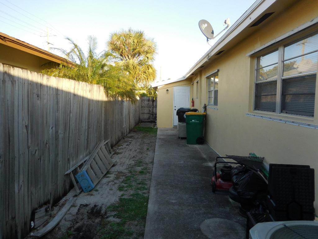 NORTH LAKE WORTH - Residential Income