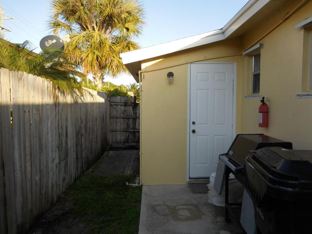 NORTH LAKE WORTH - Residential Income