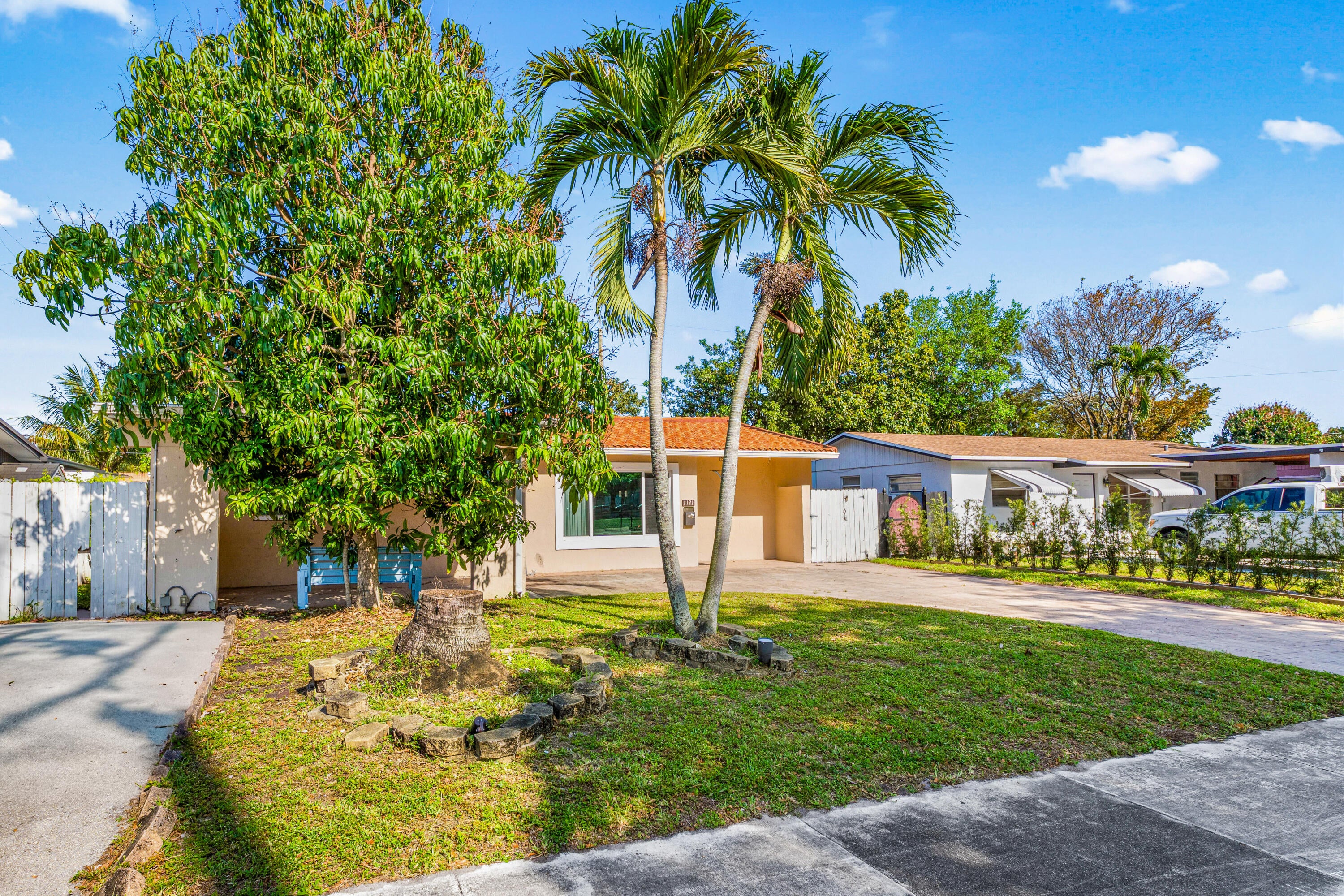 1121 N 66TH Terrace