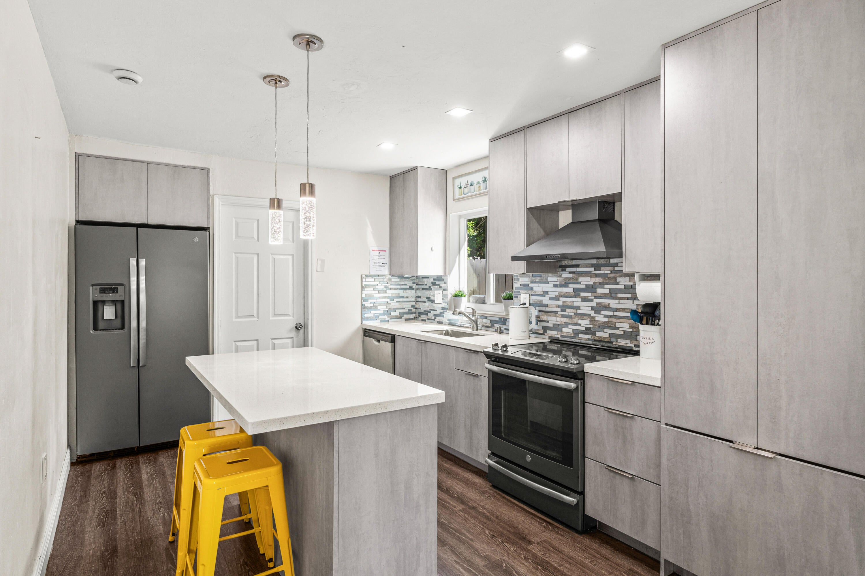 1121 N 66TH Terrace