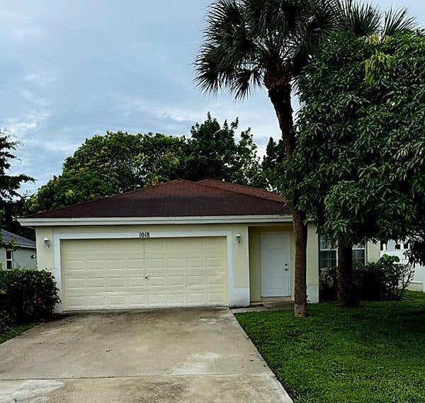 Photo of 1018 Park Hill Drive, Haverhill, FL 33417 (MLS # R11125200)