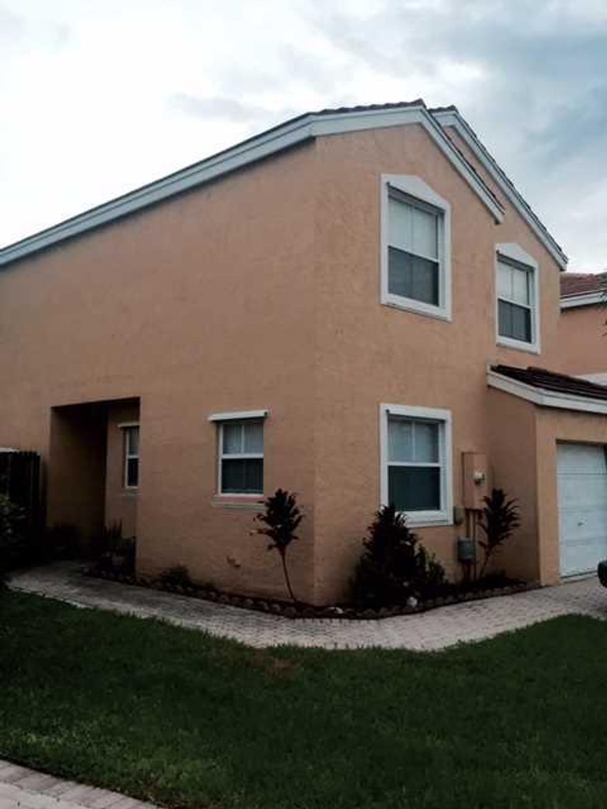 Beautiful Lakefront home in Gated community of Coral Bay. Spacious master bedroom with Vaulted Ceilings, lovely Lake views and large Walk-In Closet. Priced for quick sale.