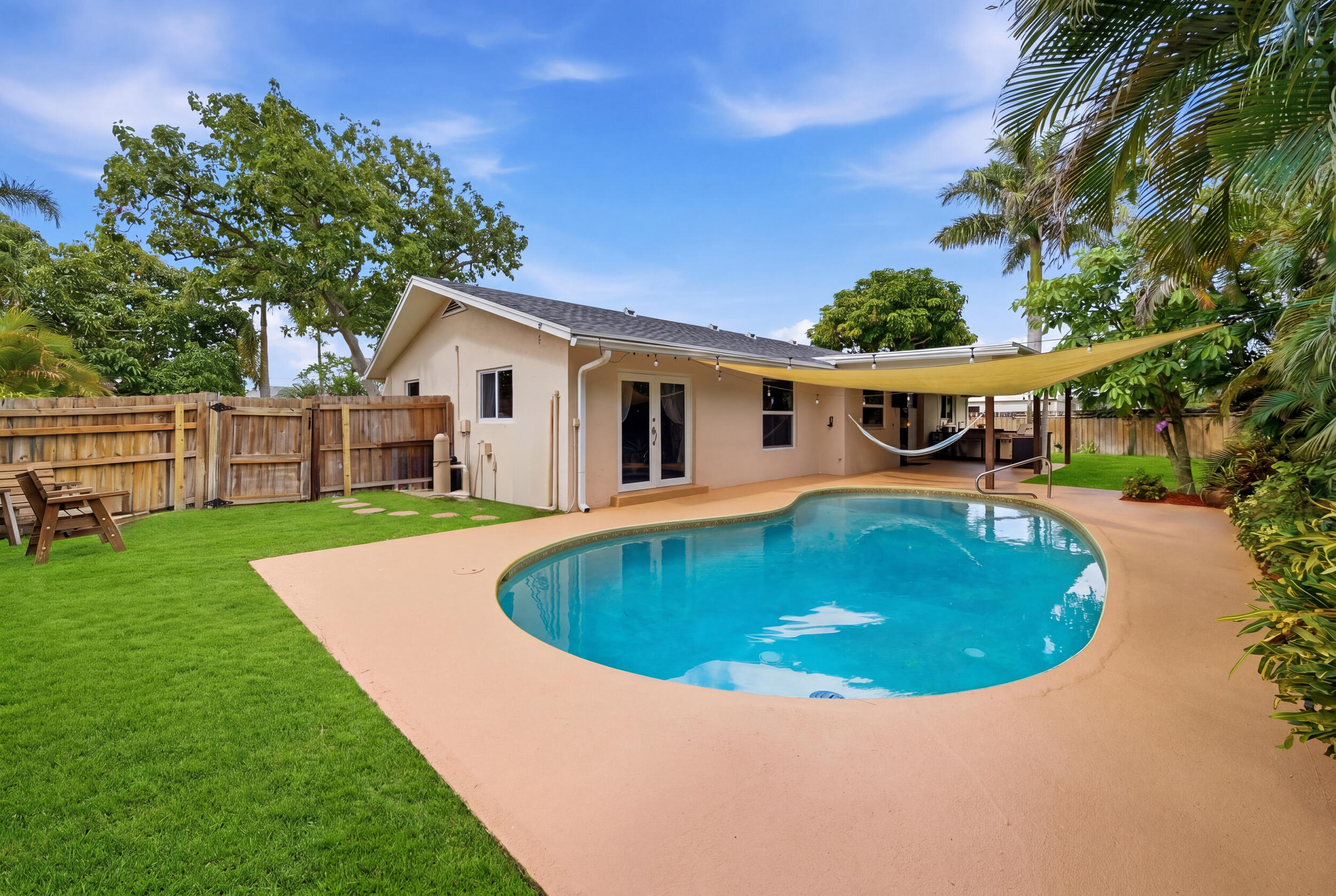FLORIDA GARDENS 4 - Residential