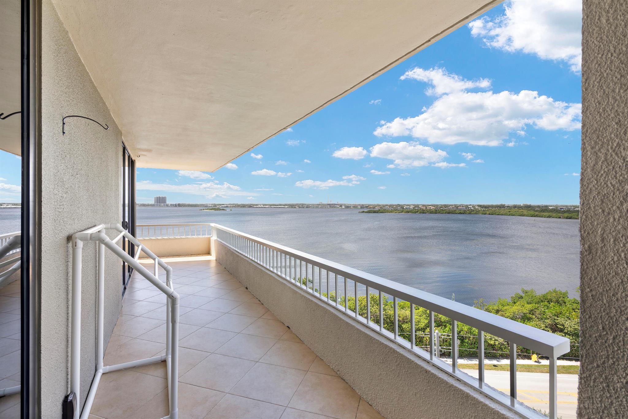 WATER GLADES CONDO - Residential Lease