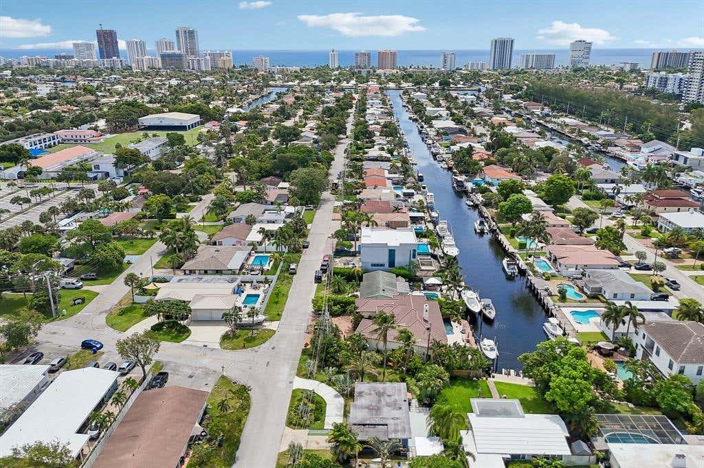 Photo of 2304 SE 13th Court, Pompano Beach, FL 33062 (MLS # B26061847)
