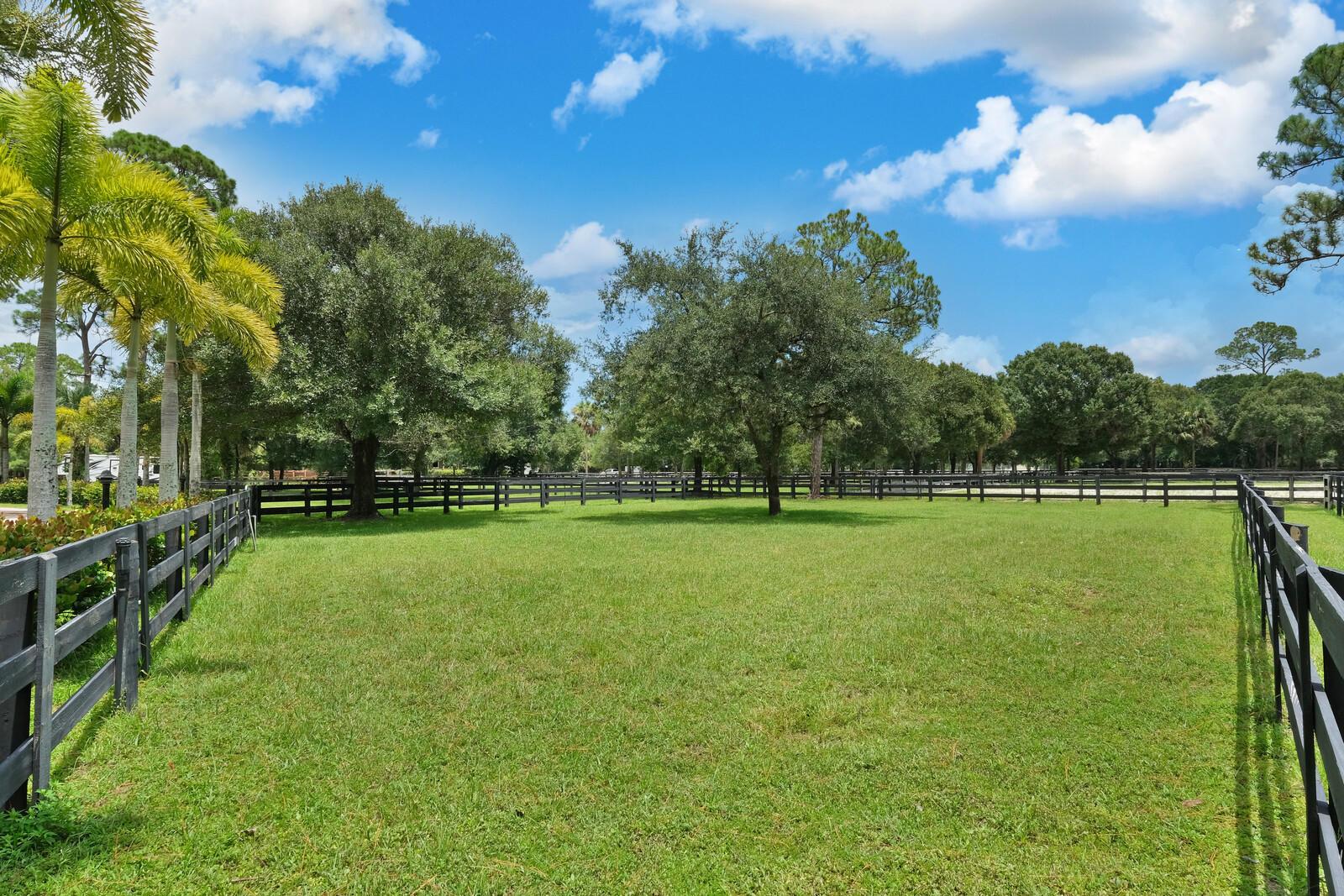 LOXAHATCHEE GROVES - Residential Lease