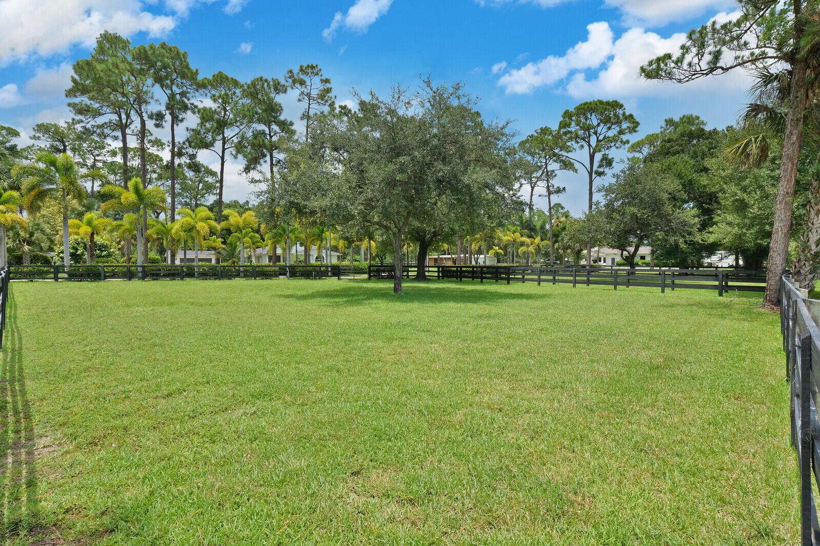 LOXAHATCHEE GROVES - Residential Lease