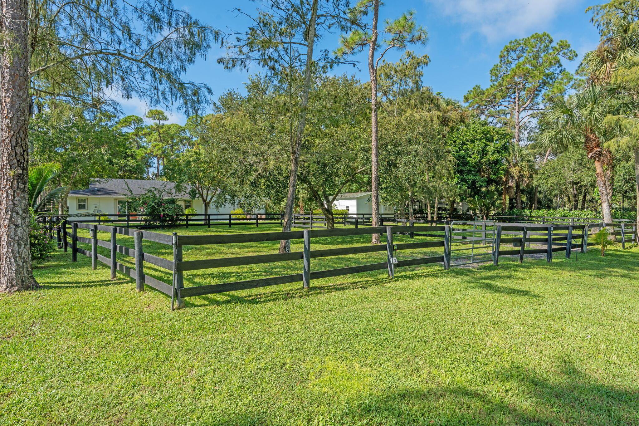 LOXAHATCHEE GROVES - Residential Lease