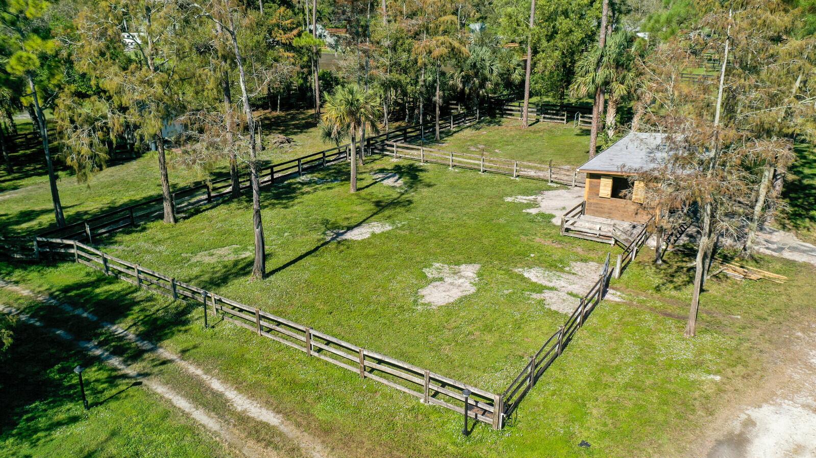 LOXAHATCHEE GROVES - Residential Lease