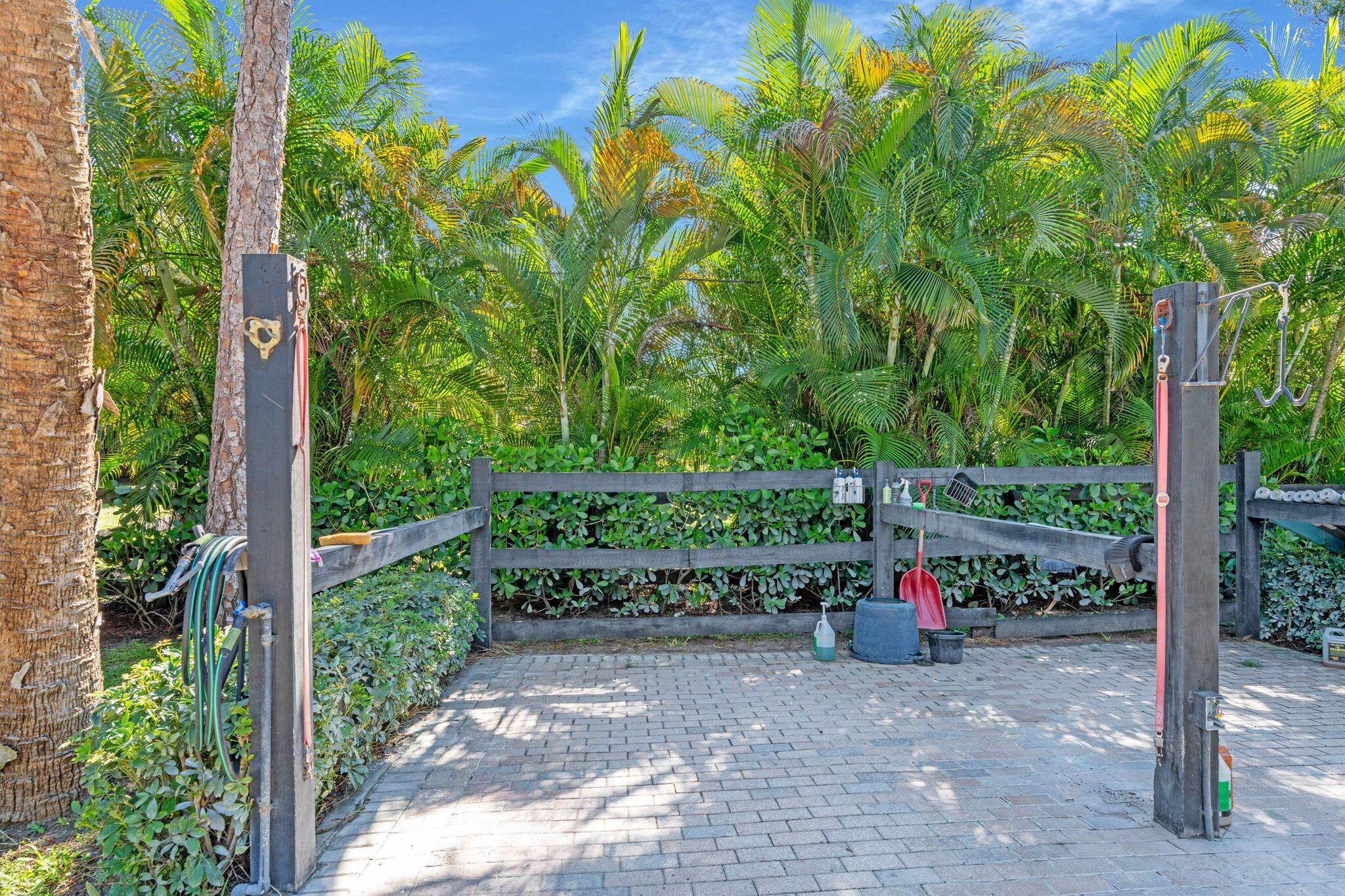 LOXAHATCHEE GROVES - Residential Lease