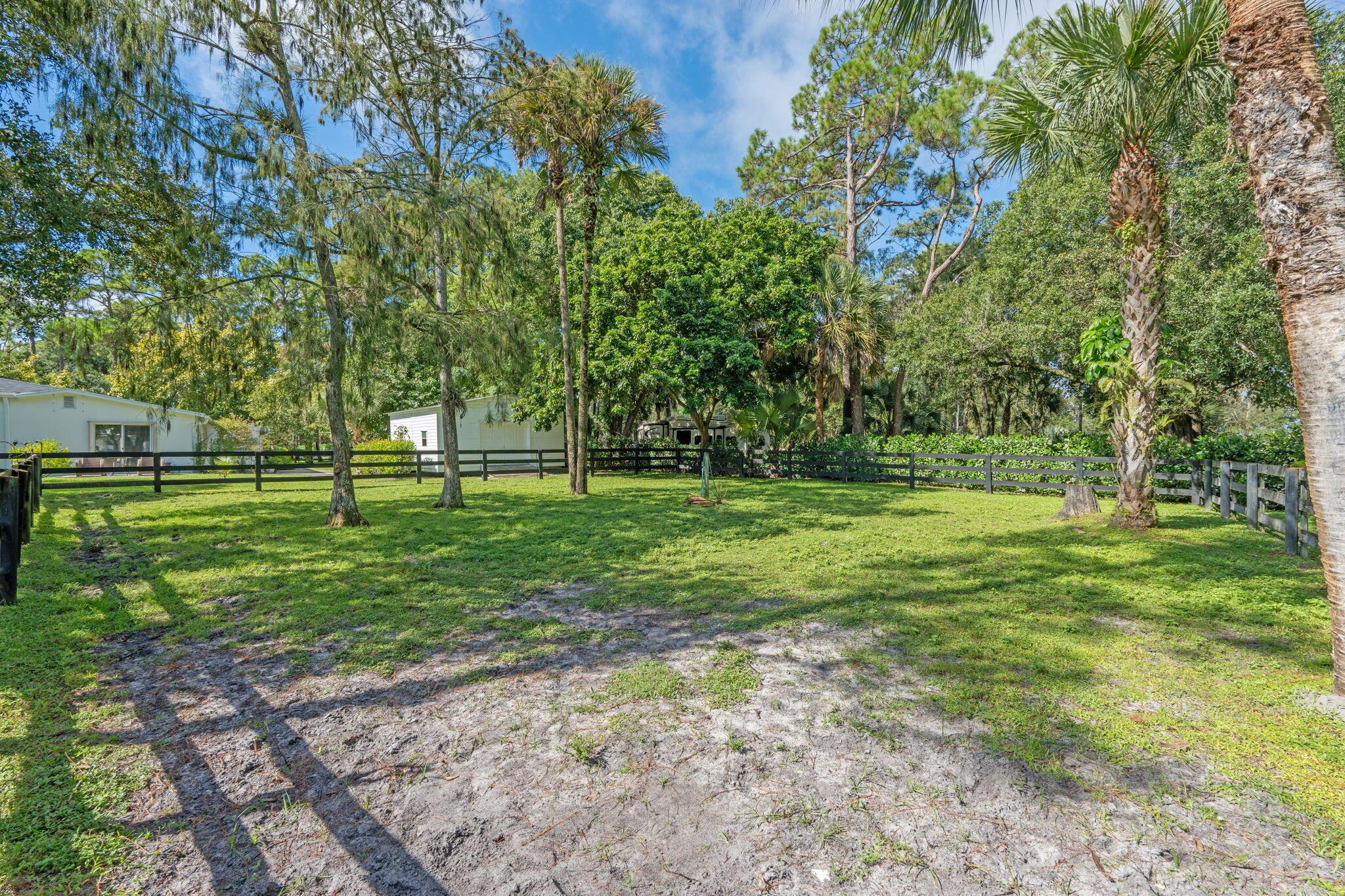 LOXAHATCHEE GROVES - Residential Lease