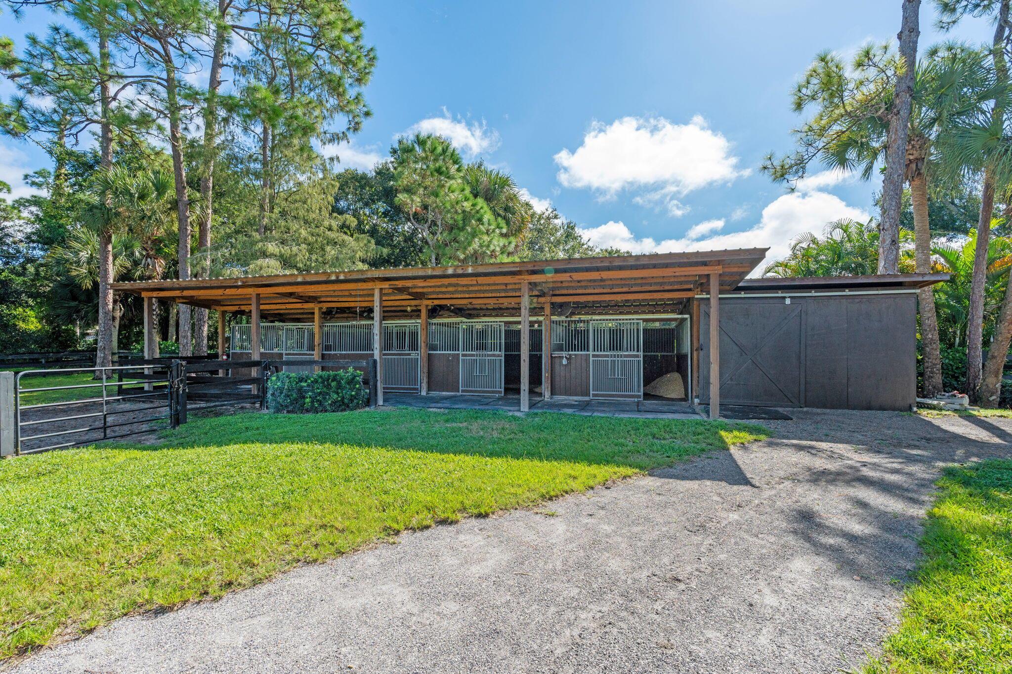 LOXAHATCHEE GROVES - Residential Lease