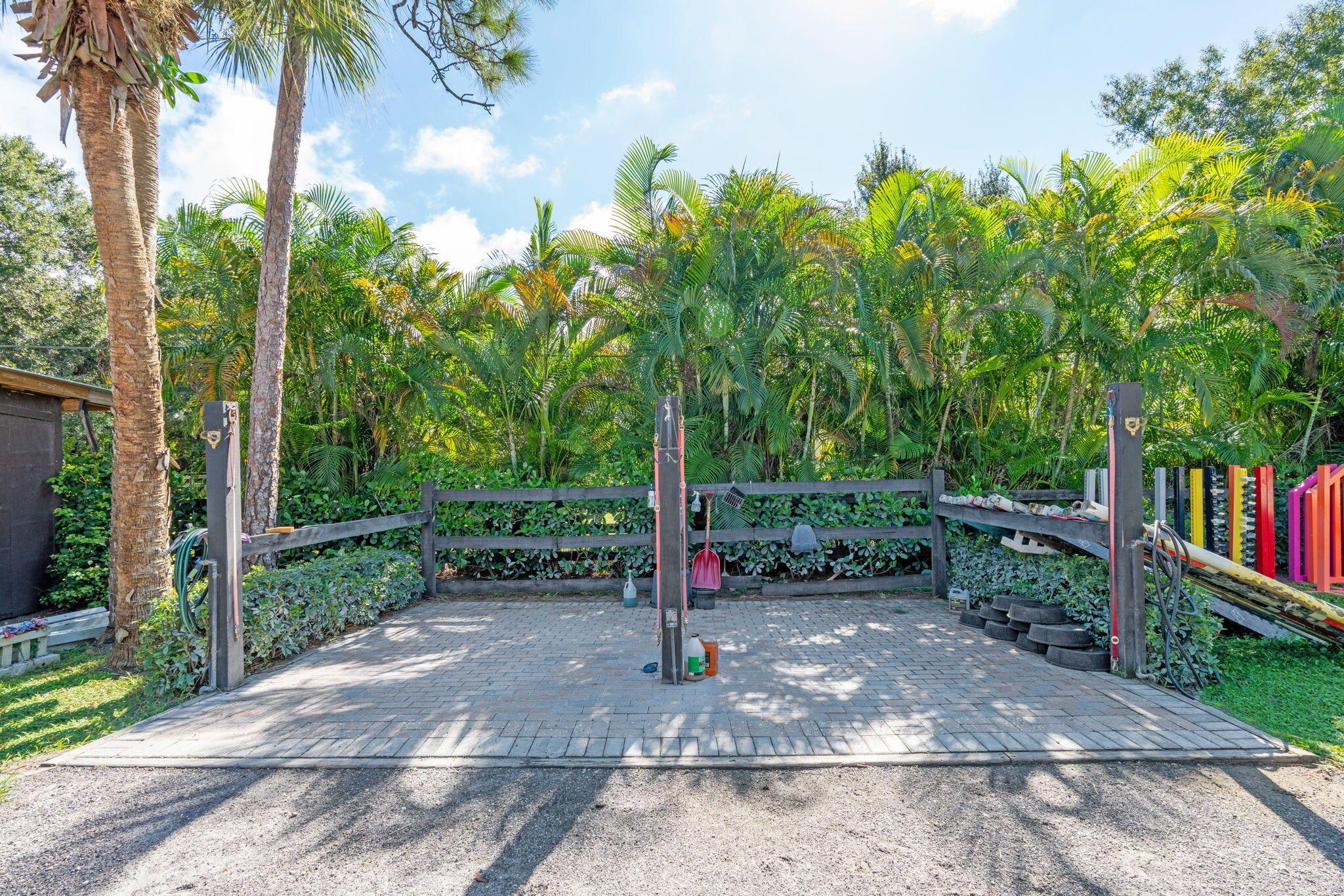 LOXAHATCHEE GROVES - Residential Lease