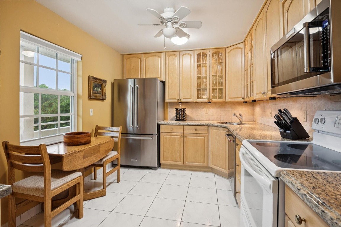 No 76 Palm-Aire Country C - Residential Lease