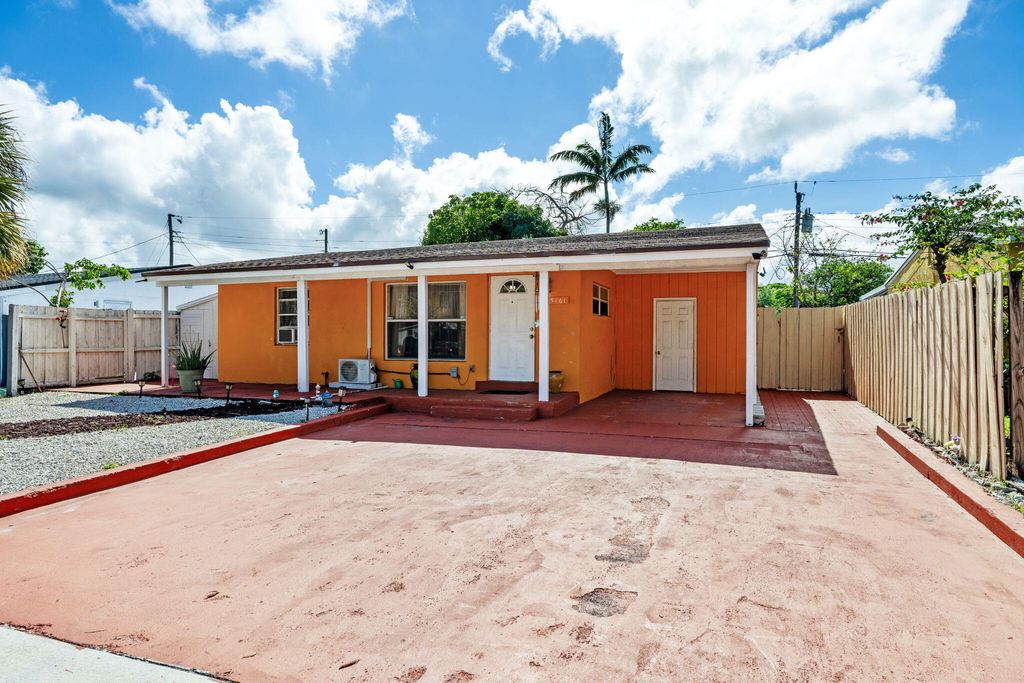 Photo of 5161 N Andrews Avenue, Fort Lauderdale, FL 33309 (MLS # B26018144)