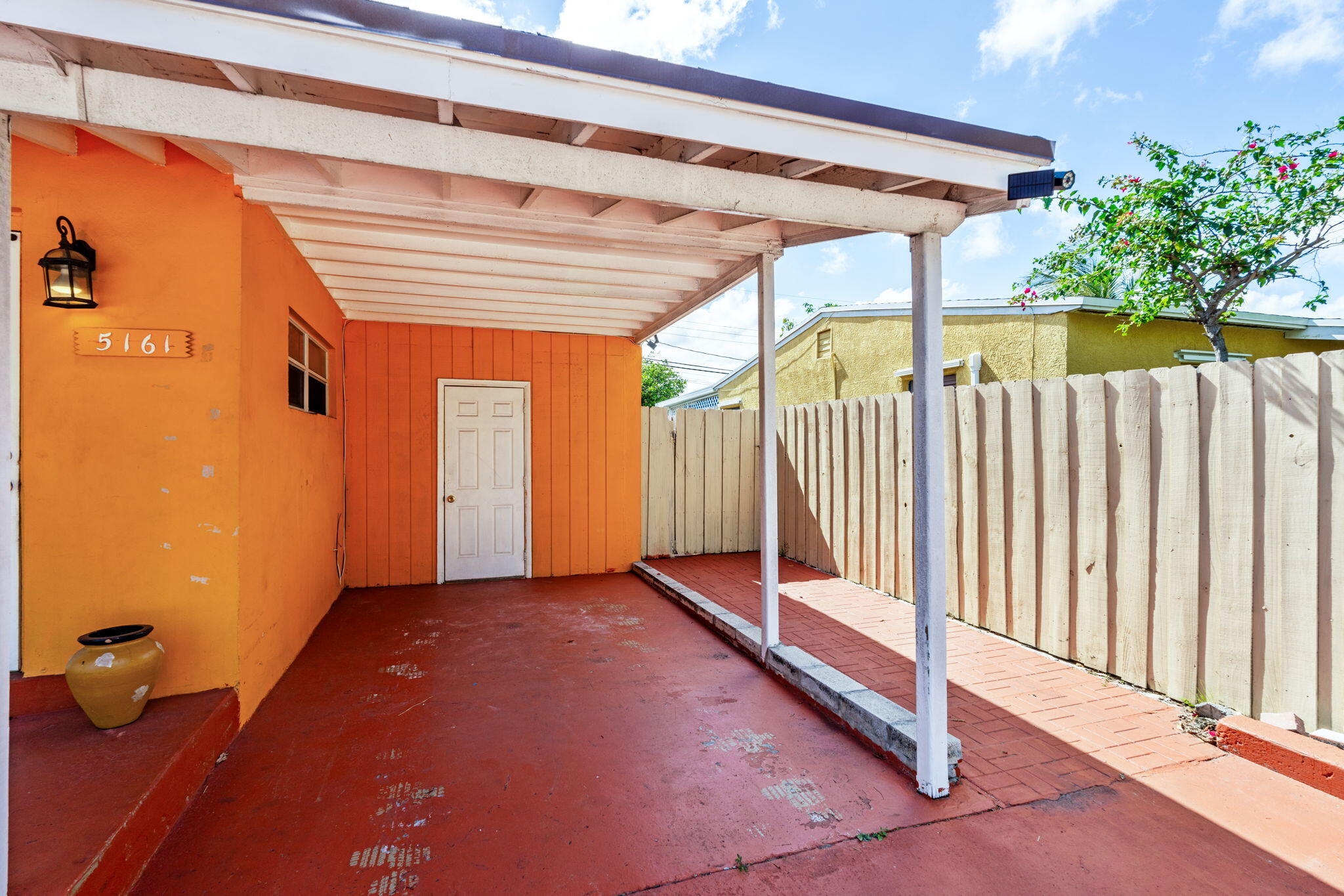 5161 N Andrews Avenue