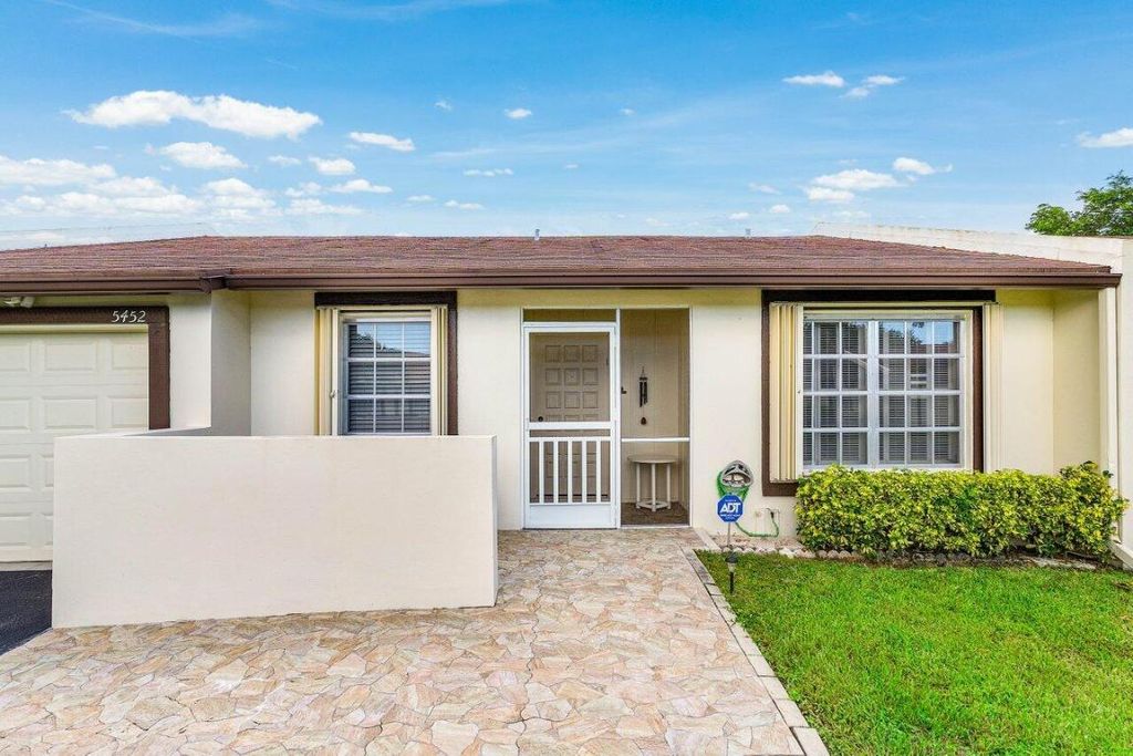 Photo of 5452 Laurel Oak Street, Delray Beach, FL 33484 (MLS # R11123740)