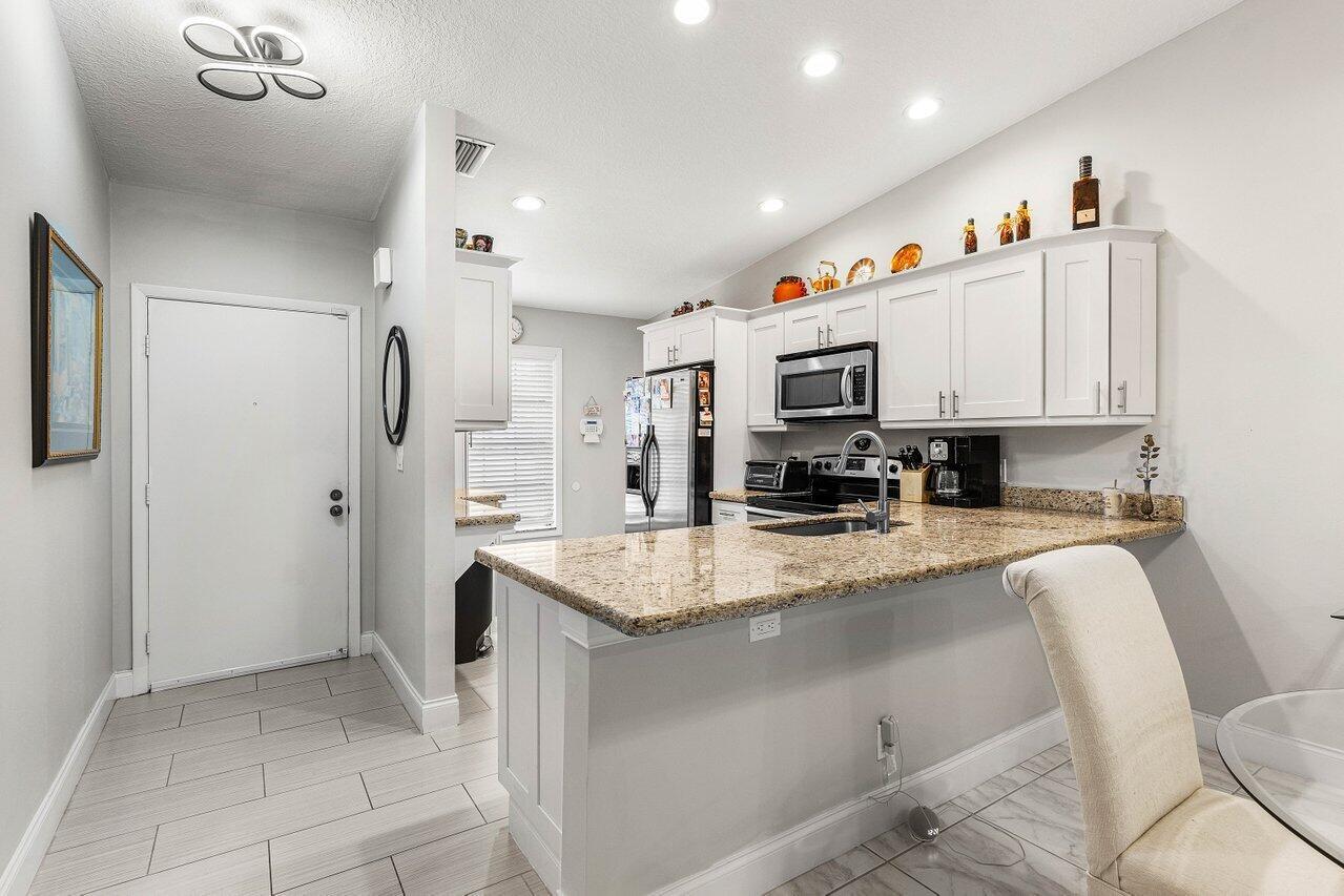 5452 Laurel Oak Street