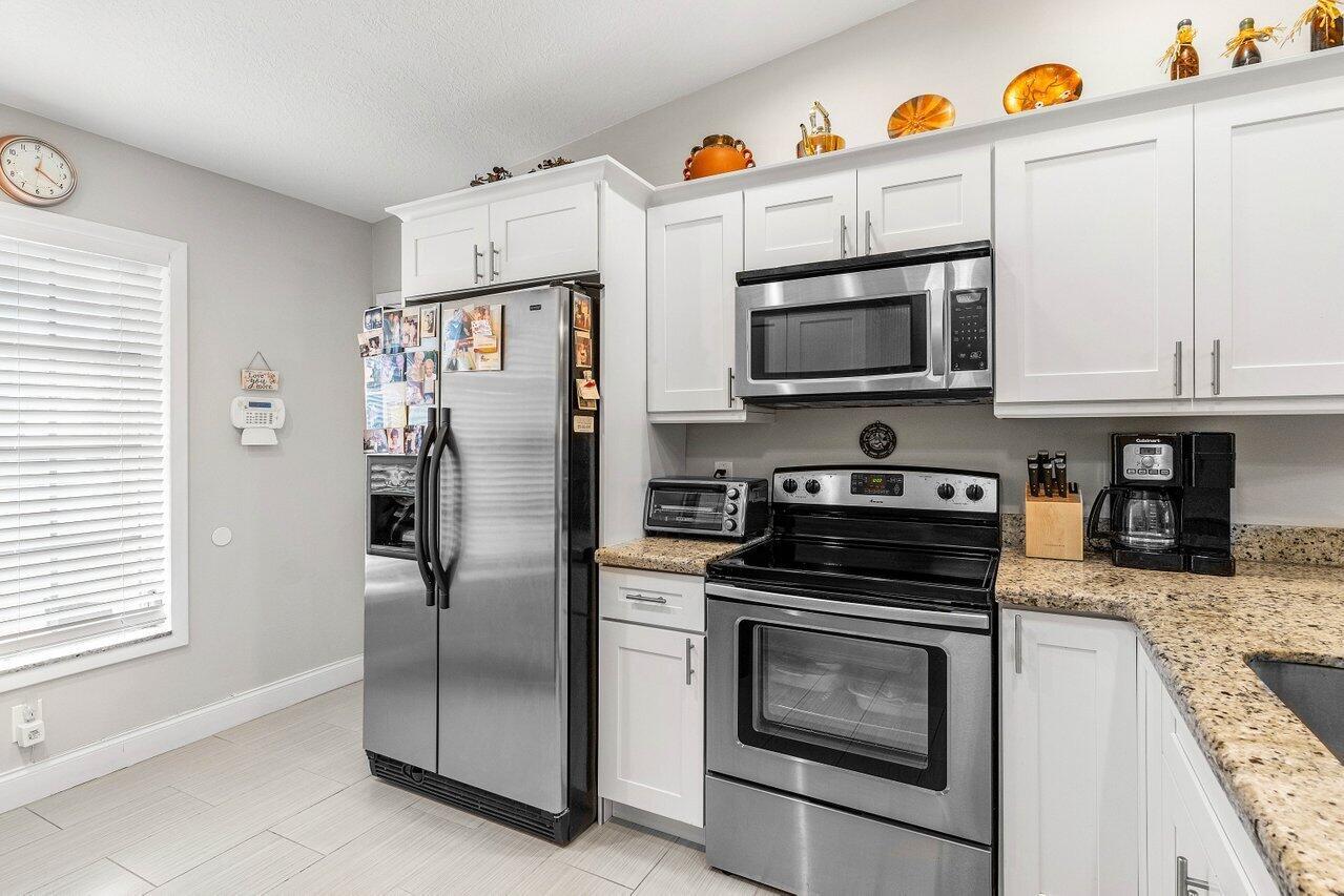 5452 Laurel Oak Street