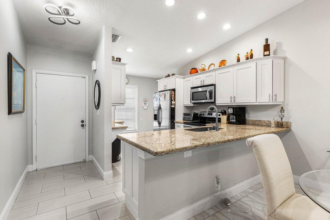 View photos, virtual tours, details... 5452 Laurel Oak Street