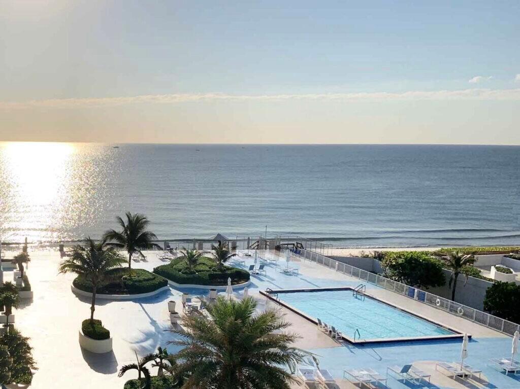 BARCLAY CONDO - Residential