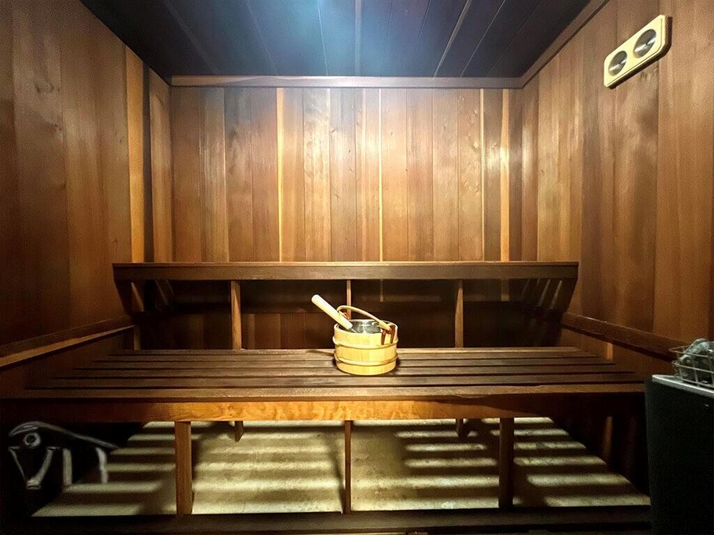 BARCLAY CONDO - Residential