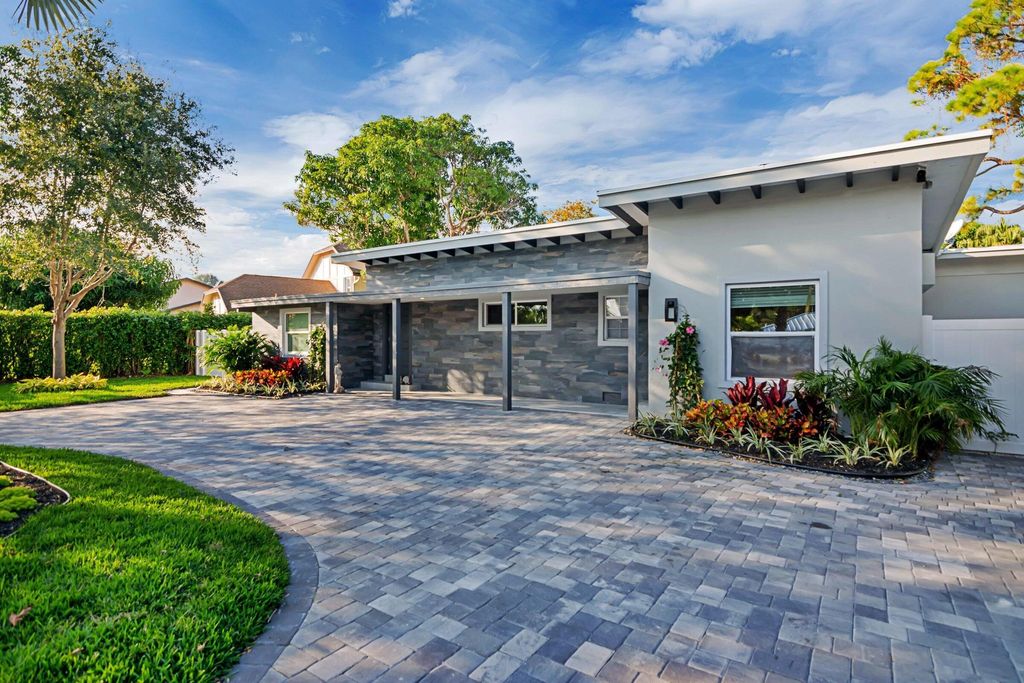Photo of 959 SW 18th Street #W, Boca Raton, FL 33486 (MLS # B26024903)